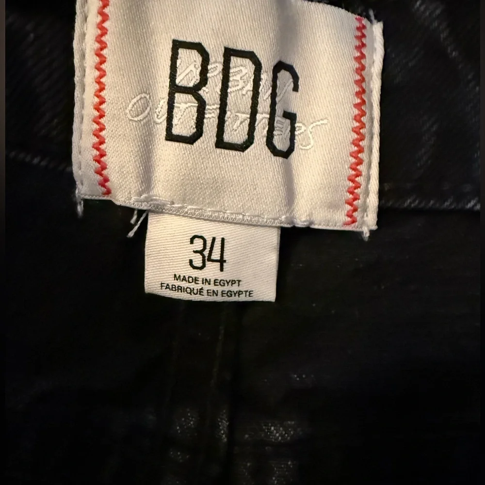 NWT BDG TORI MID RISE DENIM JORT, WASHED BLACK, WOMENS, SIZE 34